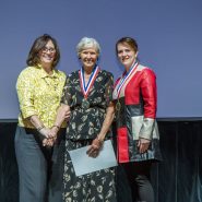 Young Audiences Trustee Liz Fillo receiving a Young Audiences’ Distinguished Arts Leaders Governor’s Award.